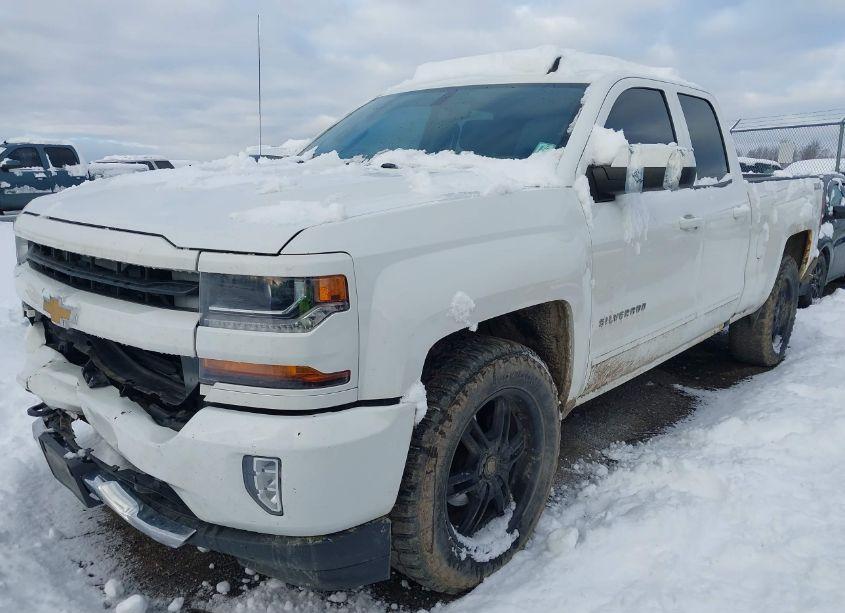 Photo 2 of 2016 Chevrolet Silverado 1500 2LT (VIN 1GCVKREC0GZ174017)
