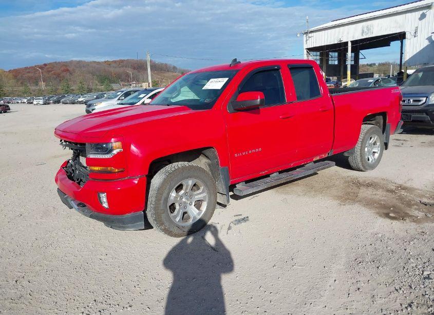 Photo 2 of 2016 Chevrolet Silverado 1500 2LT (VIN 1GCVKREC0GZ241960)