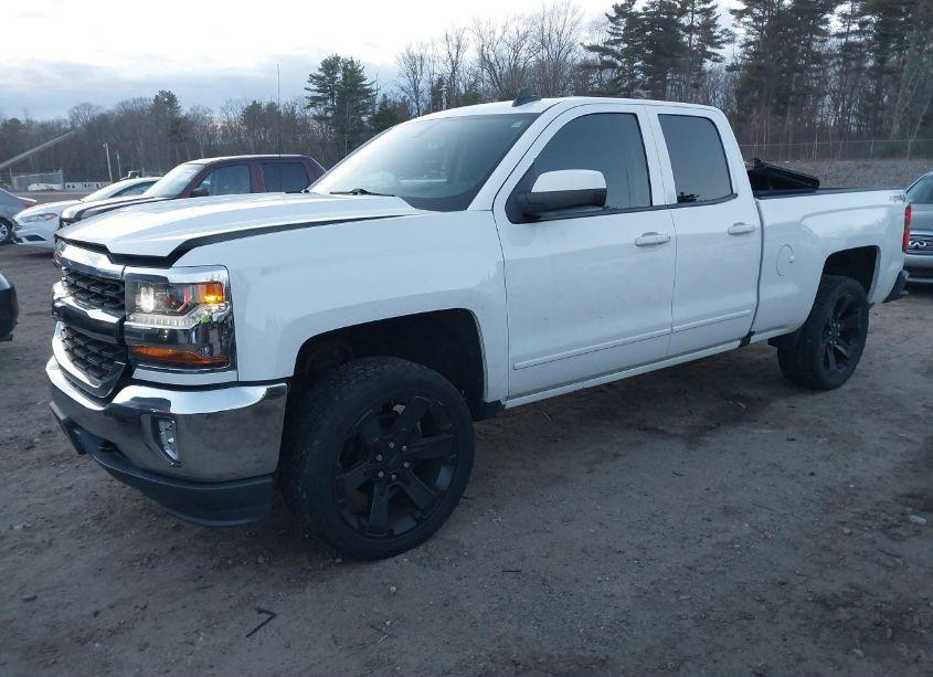 Photo 2 of 2016 Chevrolet Silverado 1500 1LT (VIN 1GCVKREC0GZ353495)