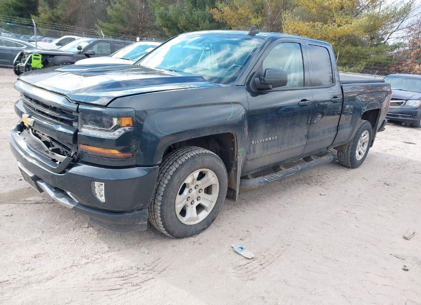 Photo 2 of 2017 Chevrolet Silverado 1500 2LT (VIN 1GCVKREC0HZ178621)