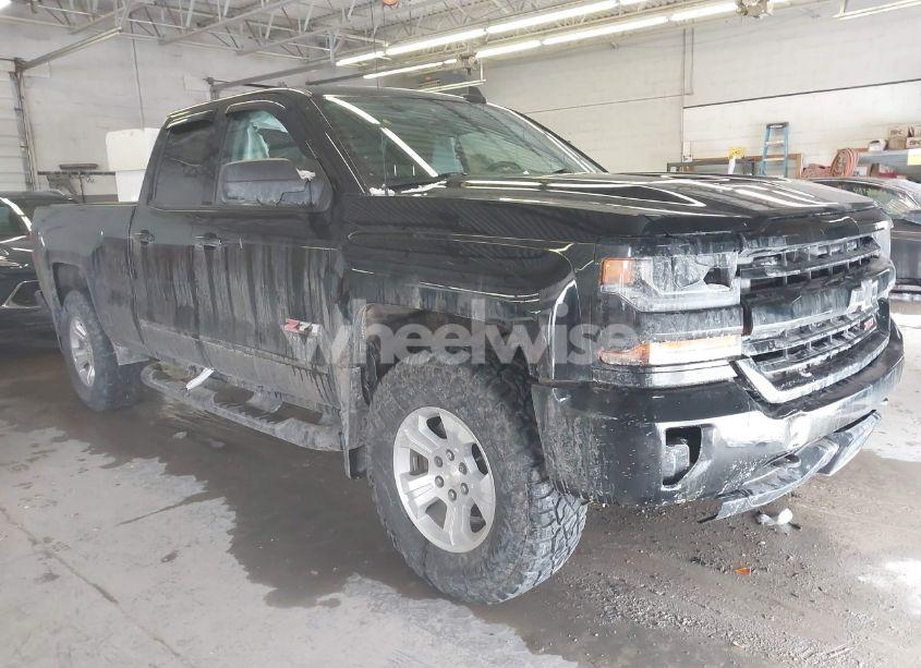 2017 Chevrolet Silverado 1500 2LT (VIN 1GCVKREC0HZ190283) main photo