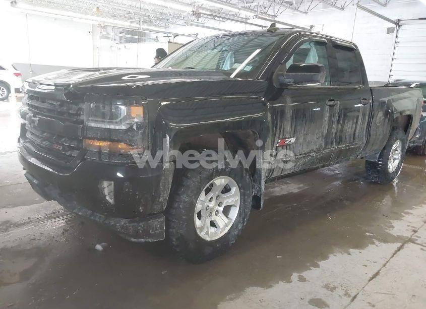 Photo 2 of 2017 Chevrolet Silverado 1500 2LT (VIN 1GCVKREC0HZ190283)