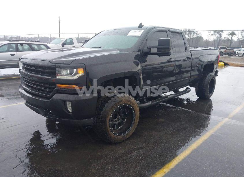 Photo 2 of 2017 Chevrolet Silverado 1500 2LT (VIN 1GCVKREC0HZ224609)