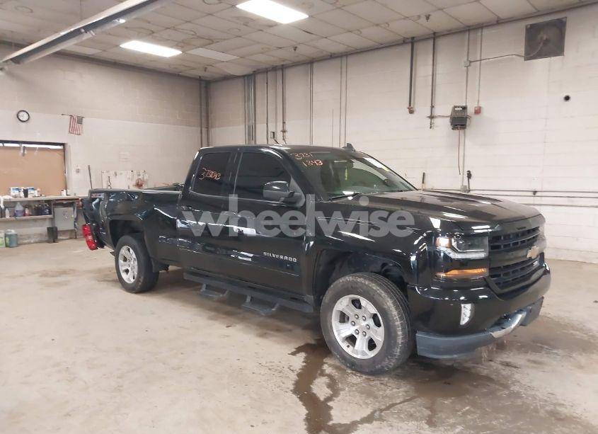 2017 Chevrolet Silverado 1500 2LT (VIN 1GCVKREC0HZ384747) main photo
