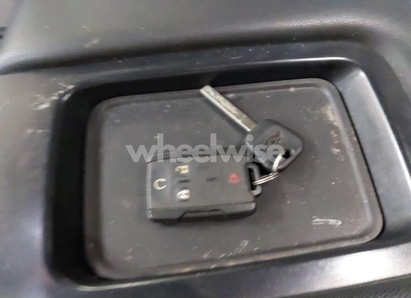 Photo 11 of 2017 Chevrolet Silverado 1500 2LT (VIN 1GCVKREC0HZ384747)