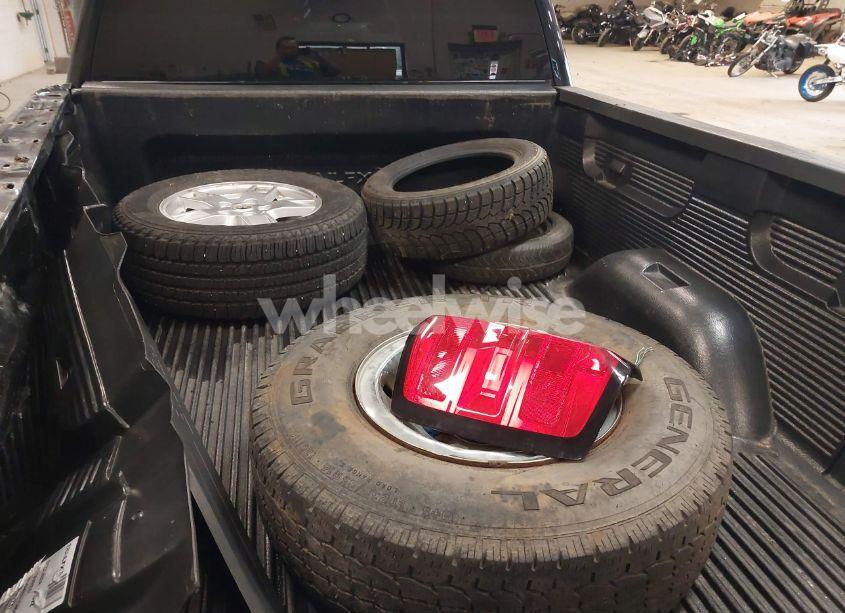 Photo 12 of 2017 Chevrolet Silverado 1500 2LT (VIN 1GCVKREC0HZ384747)