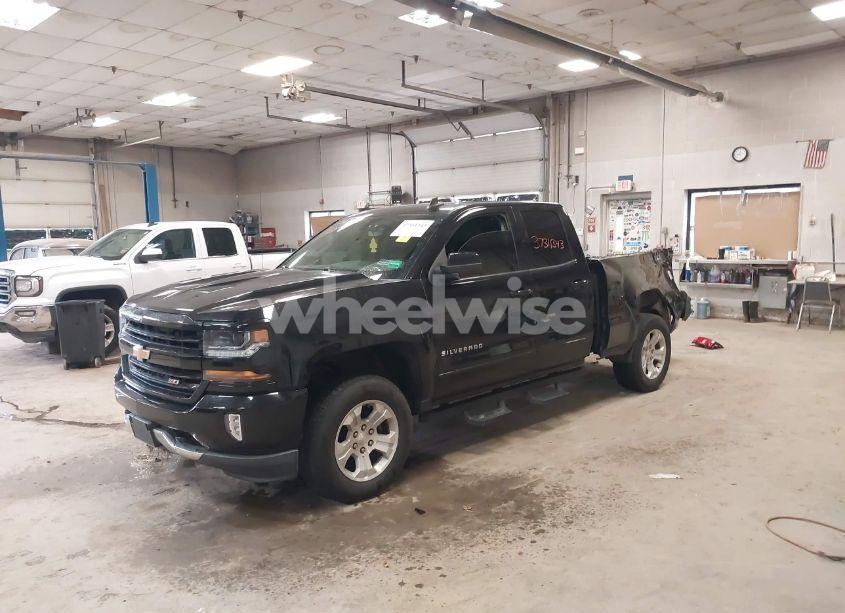 Photo 2 of 2017 Chevrolet Silverado 1500 2LT (VIN 1GCVKREC0HZ384747)
