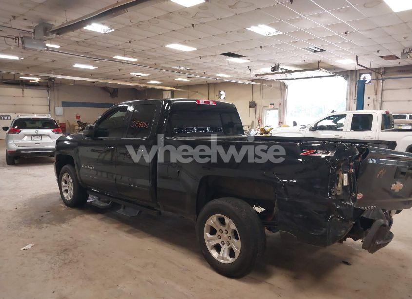 Photo 3 of 2017 Chevrolet Silverado 1500 2LT (VIN 1GCVKREC0HZ384747)
