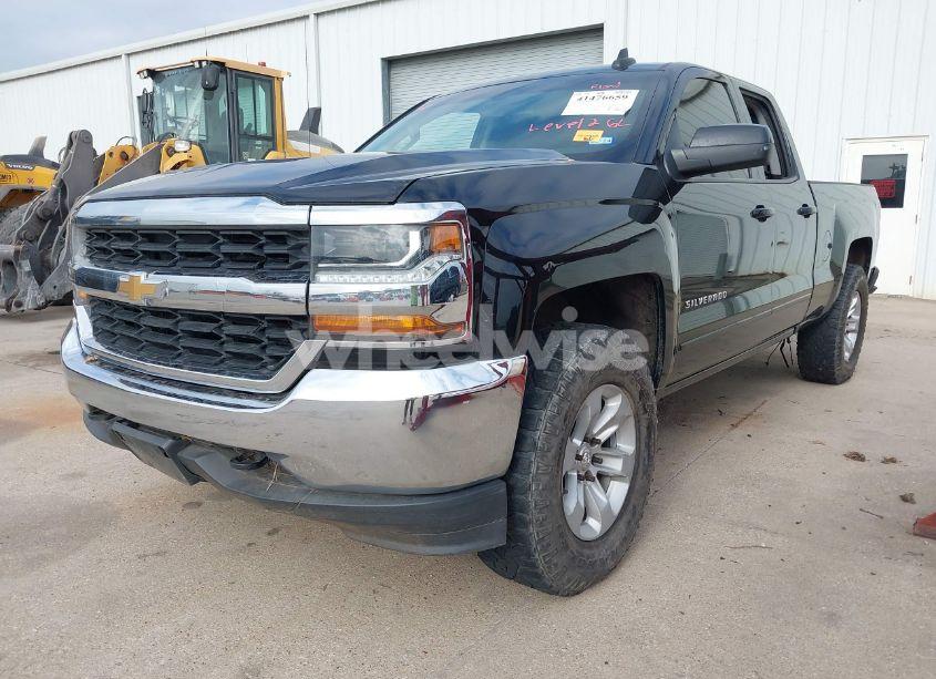 Photo 2 of 2018 Chevrolet Silverado 1500 1LT (VIN 1GCVKREC0JZ164286)