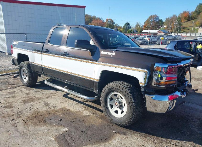 2018 Chevrolet Silverado 1500 1LT (VIN 1GCVKREC0JZ164644) main photo