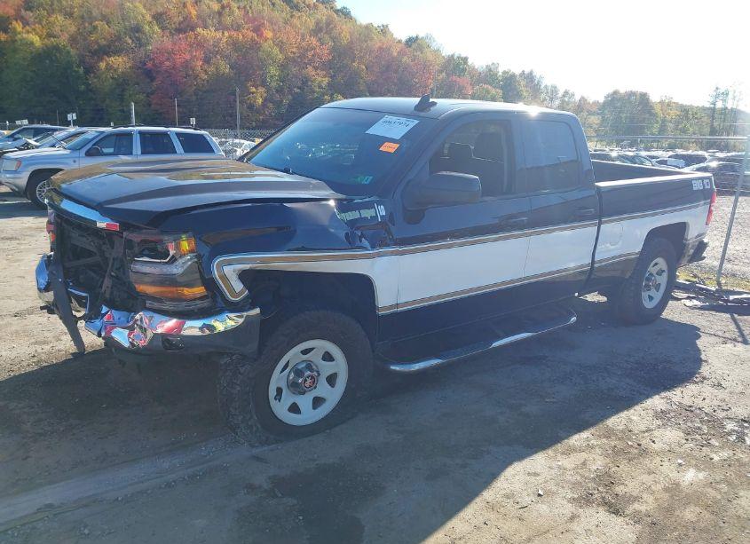 Photo 2 of 2018 Chevrolet Silverado 1500 1LT (VIN 1GCVKREC0JZ164644)
