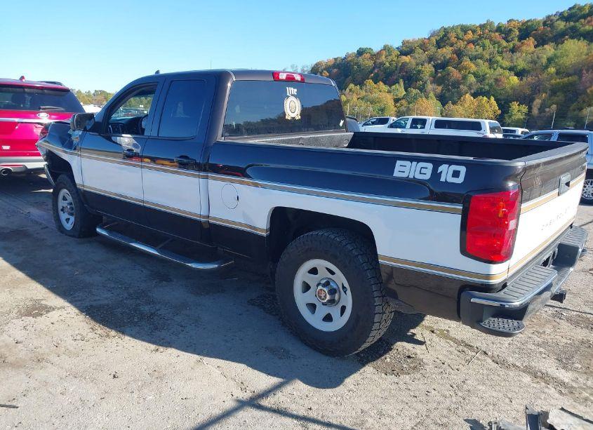 Photo 3 of 2018 Chevrolet Silverado 1500 1LT (VIN 1GCVKREC0JZ164644)