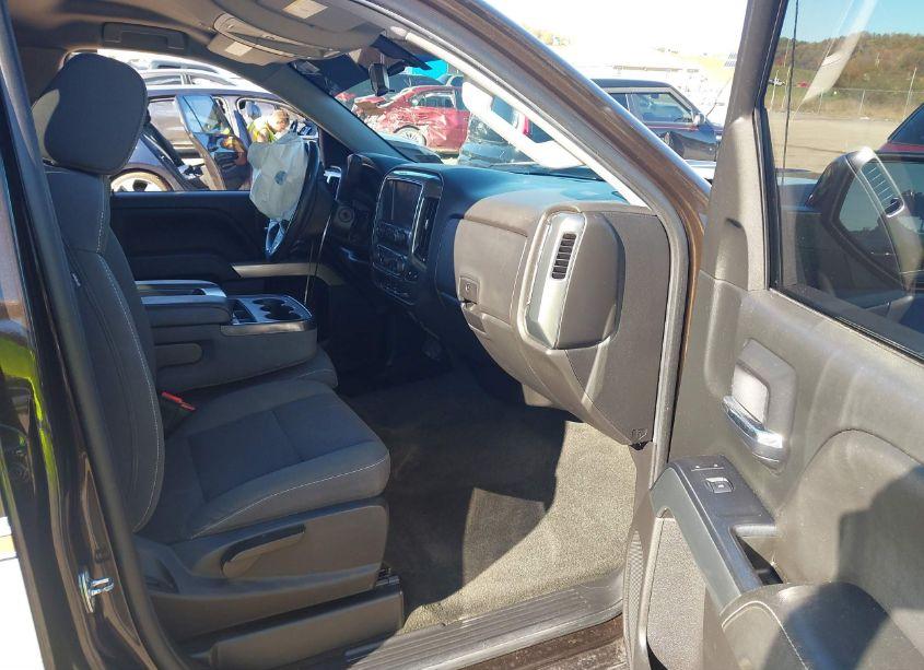 Photo 5 of 2018 Chevrolet Silverado 1500 1LT (VIN 1GCVKREC0JZ164644)