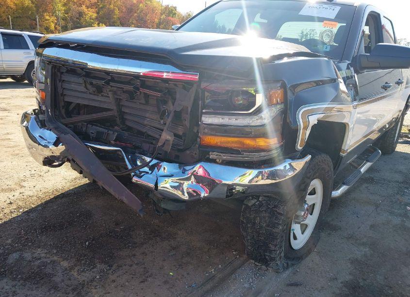 Photo 6 of 2018 Chevrolet Silverado 1500 1LT (VIN 1GCVKREC0JZ164644)