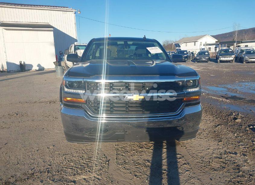 Photo 11 of 2018 Chevrolet Silverado 1500 1LT (VIN 1GCVKREC0JZ169472)