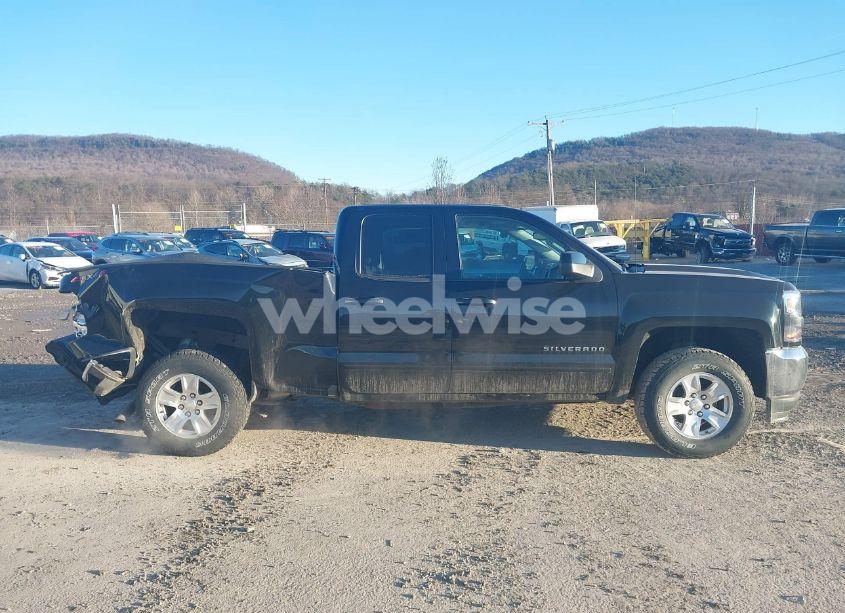 Photo 12 of 2018 Chevrolet Silverado 1500 1LT (VIN 1GCVKREC0JZ169472)