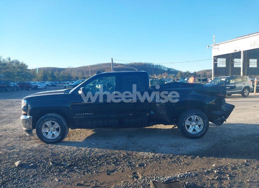 Photo 13 of 2018 Chevrolet Silverado 1500 1LT (VIN 1GCVKREC0JZ169472)