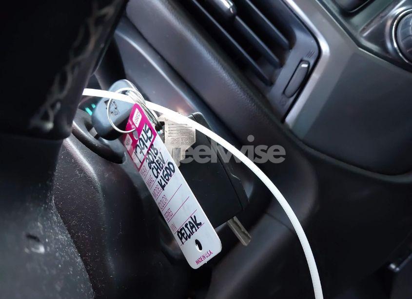 Photo 11 of 2018 Chevrolet Silverado 1500 2LT (VIN 1GCVKREC0JZ194386)