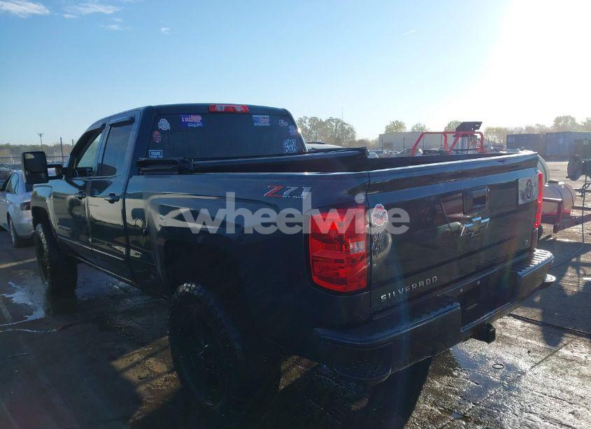 Photo 14 of 2018 Chevrolet Silverado 1500 2LT (VIN 1GCVKREC0JZ194386)