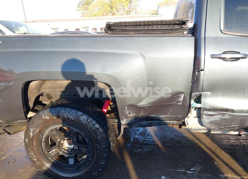 Photo 17 of 2018 Chevrolet Silverado 1500 2LT (VIN 1GCVKREC0JZ194386)