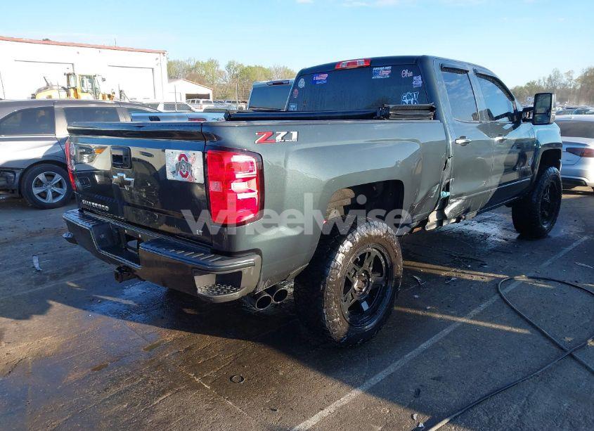 Photo 4 of 2018 Chevrolet Silverado 1500 2LT (VIN 1GCVKREC0JZ194386)