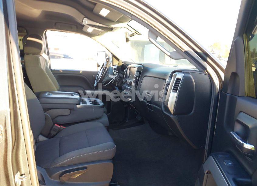 Photo 5 of 2018 Chevrolet Silverado 1500 2LT (VIN 1GCVKREC0JZ194386)