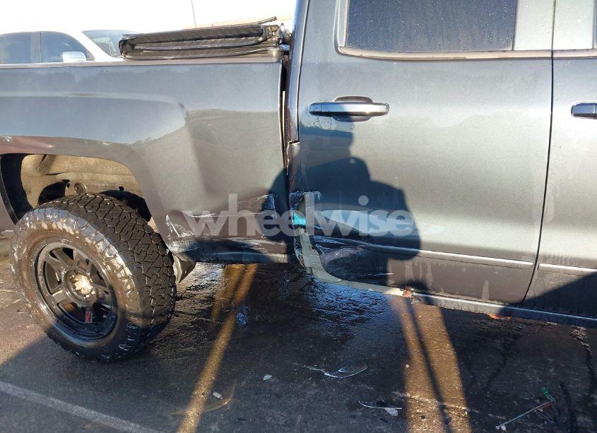 Photo 6 of 2018 Chevrolet Silverado 1500 2LT (VIN 1GCVKREC0JZ194386)