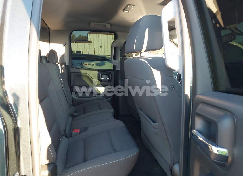 Photo 8 of 2018 Chevrolet Silverado 1500 2LT (VIN 1GCVKREC0JZ194386)