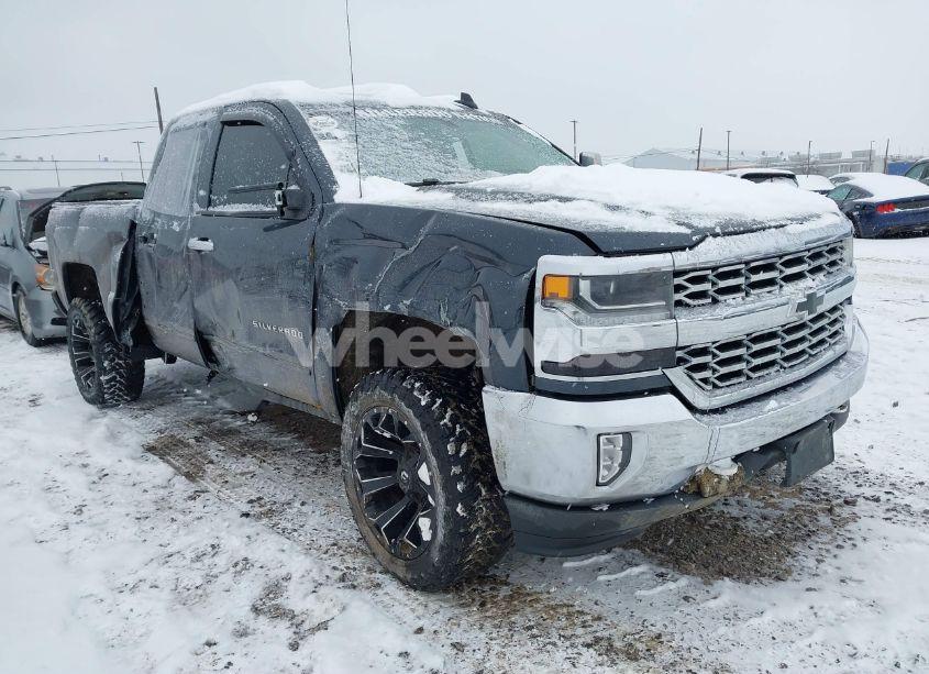 2018 Chevrolet Silverado 1500 1LT (VIN 1GCVKREC0JZ207430) main photo