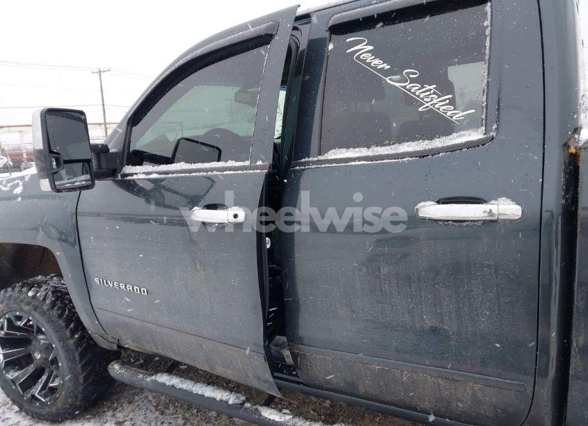 Photo 14 of 2018 Chevrolet Silverado 1500 1LT (VIN 1GCVKREC0JZ207430)