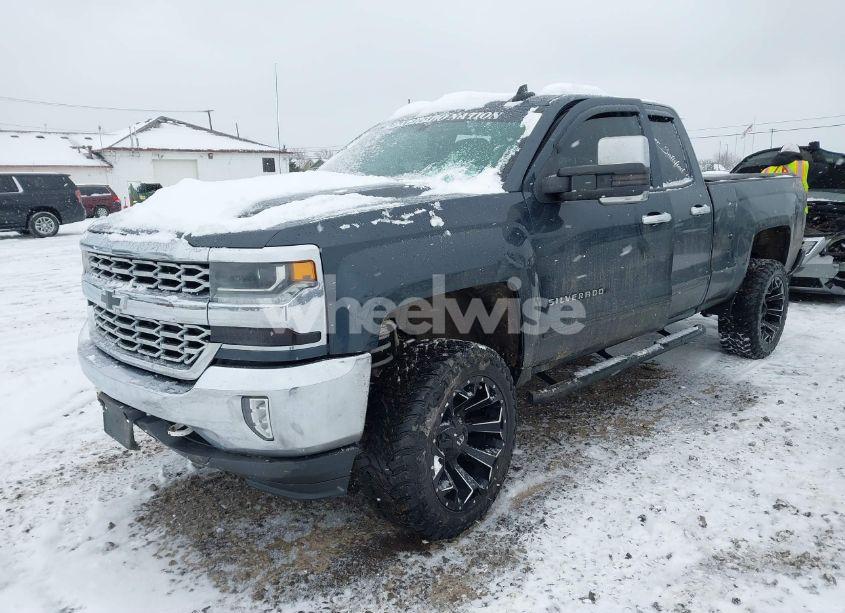 Photo 2 of 2018 Chevrolet Silverado 1500 1LT (VIN 1GCVKREC0JZ207430)