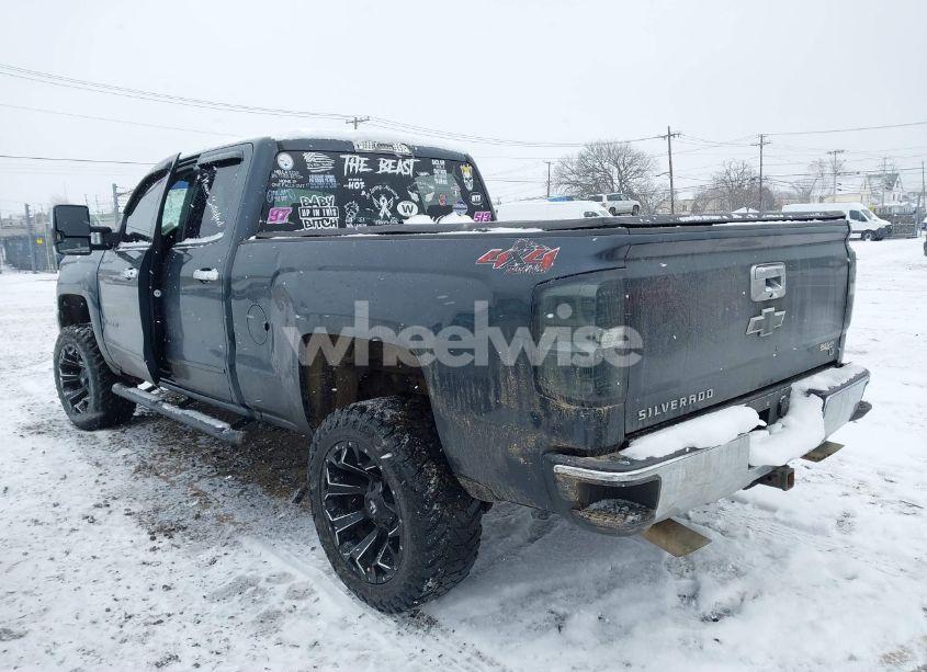 Photo 3 of 2018 Chevrolet Silverado 1500 1LT (VIN 1GCVKREC0JZ207430)