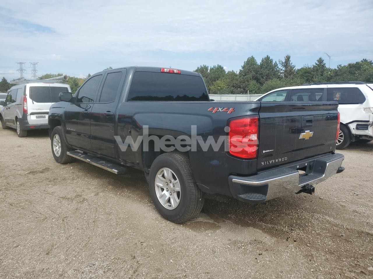 Photo 2 of 2018 CHEVROLET SILVERADO K1500 LT N/A (VIN 1GCVKREC0JZ300335)