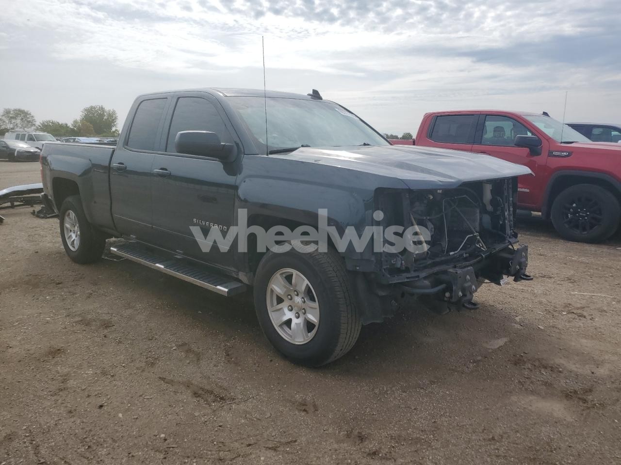 Photo 4 of 2018 CHEVROLET SILVERADO K1500 LT N/A (VIN 1GCVKREC0JZ300335)