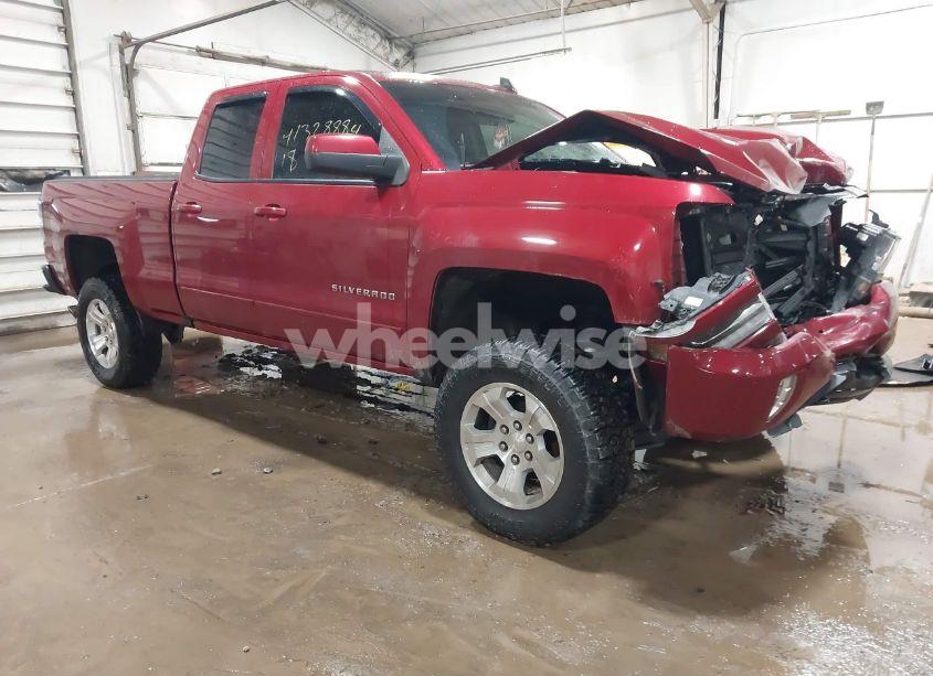 2018 Chevrolet Silverado 1500 2LT (VIN 1GCVKREC0JZ302831) main photo