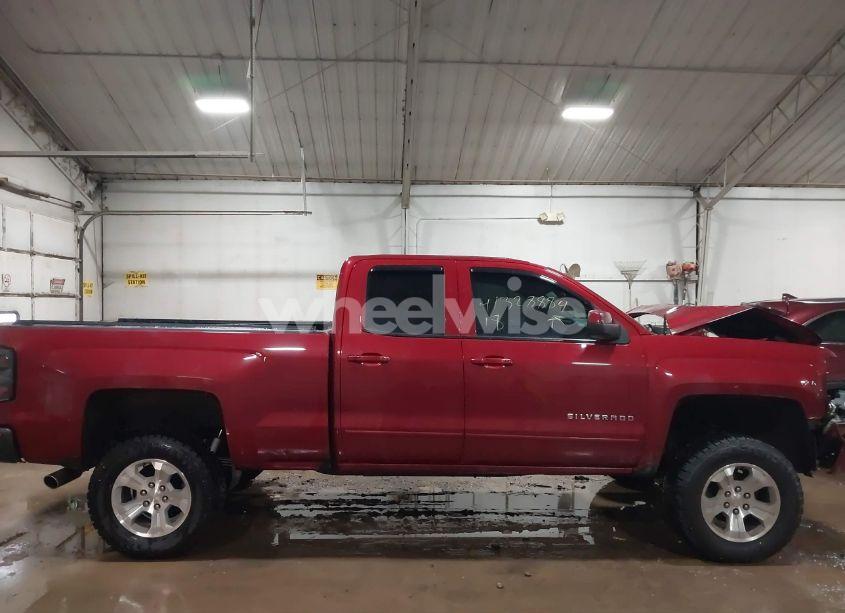 Photo 13 of 2018 Chevrolet Silverado 1500 2LT (VIN 1GCVKREC0JZ302831)