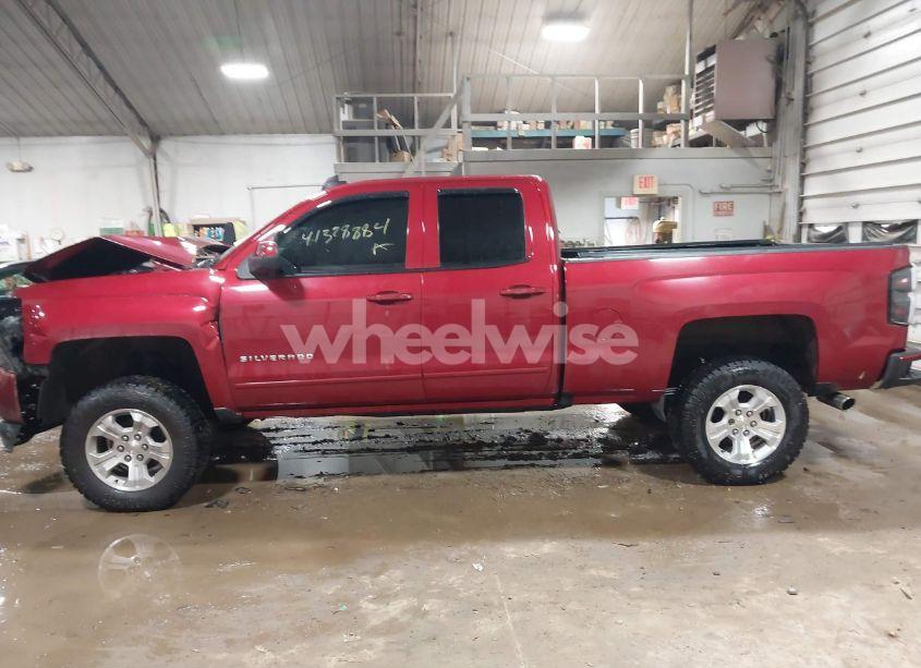 Photo 14 of 2018 Chevrolet Silverado 1500 2LT (VIN 1GCVKREC0JZ302831)