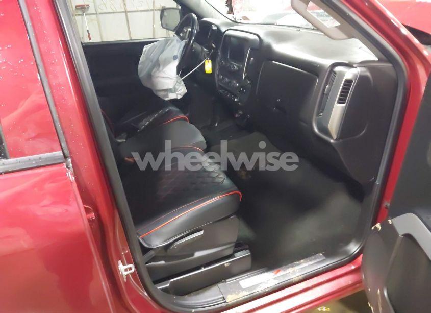 Photo 5 of 2018 Chevrolet Silverado 1500 2LT (VIN 1GCVKREC0JZ302831)