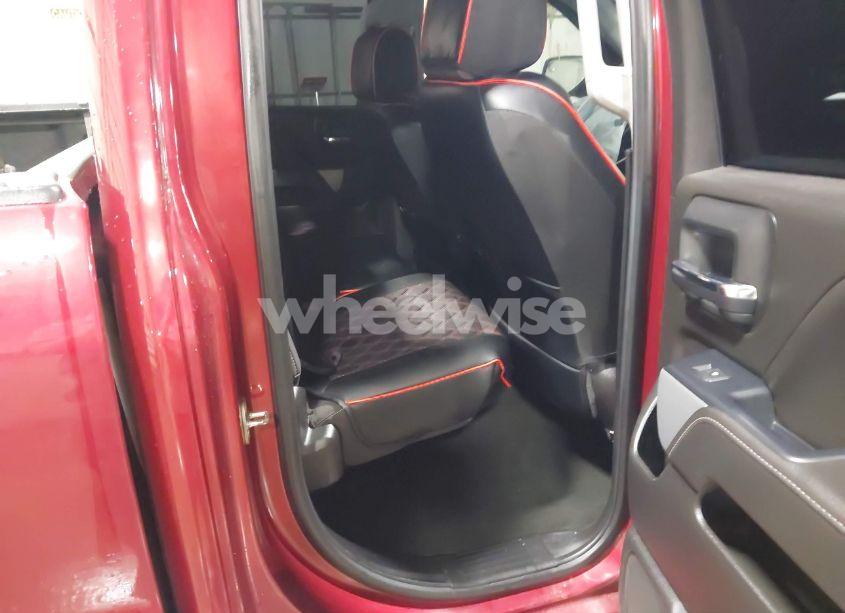 Photo 8 of 2018 Chevrolet Silverado 1500 2LT (VIN 1GCVKREC0JZ302831)