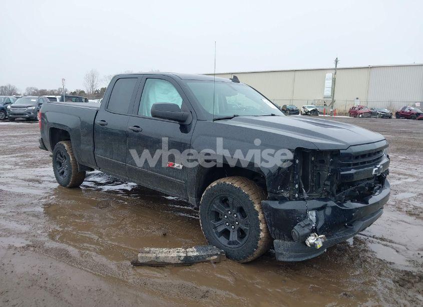 2018 Chevrolet Silverado 1500 2LT (VIN 1GCVKREC0JZ323808) main photo