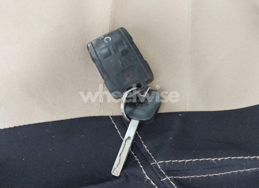 Photo 11 of 2018 Chevrolet Silverado 1500 2LT (VIN 1GCVKREC0JZ323808)