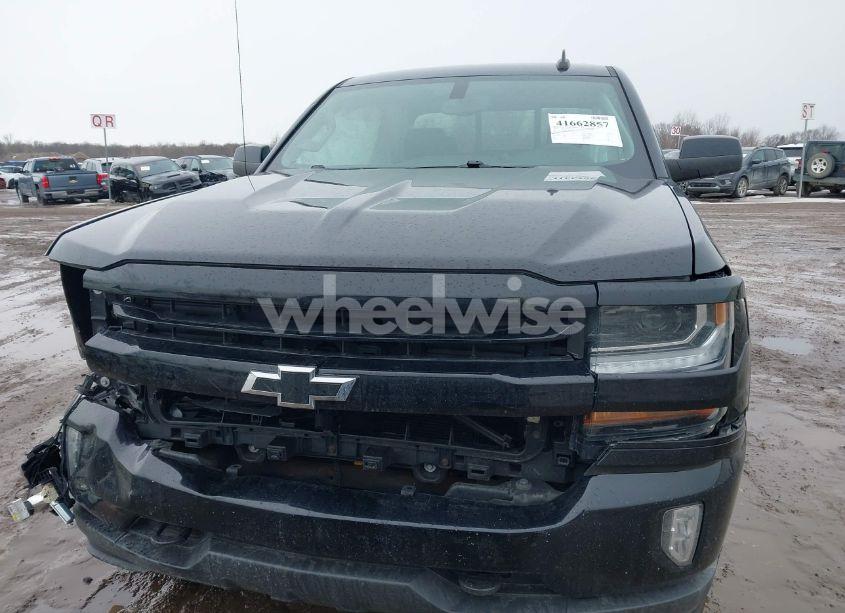 Photo 12 of 2018 Chevrolet Silverado 1500 2LT (VIN 1GCVKREC0JZ323808)