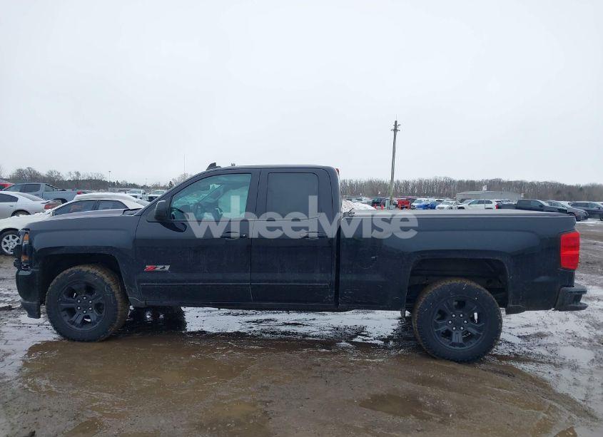 Photo 14 of 2018 Chevrolet Silverado 1500 2LT (VIN 1GCVKREC0JZ323808)