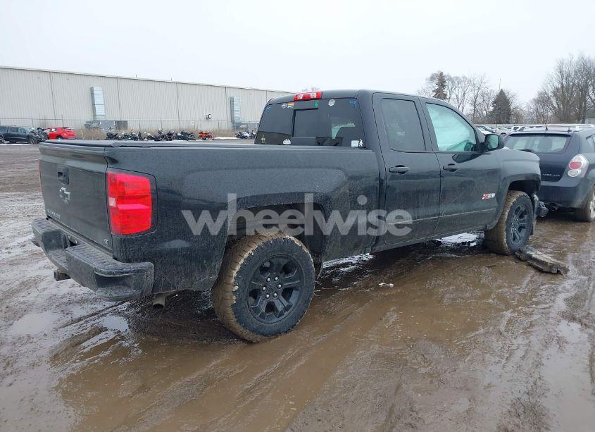 Photo 4 of 2018 Chevrolet Silverado 1500 2LT (VIN 1GCVKREC0JZ323808)