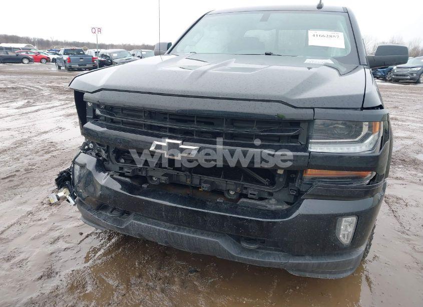 Photo 6 of 2018 Chevrolet Silverado 1500 2LT (VIN 1GCVKREC0JZ323808)