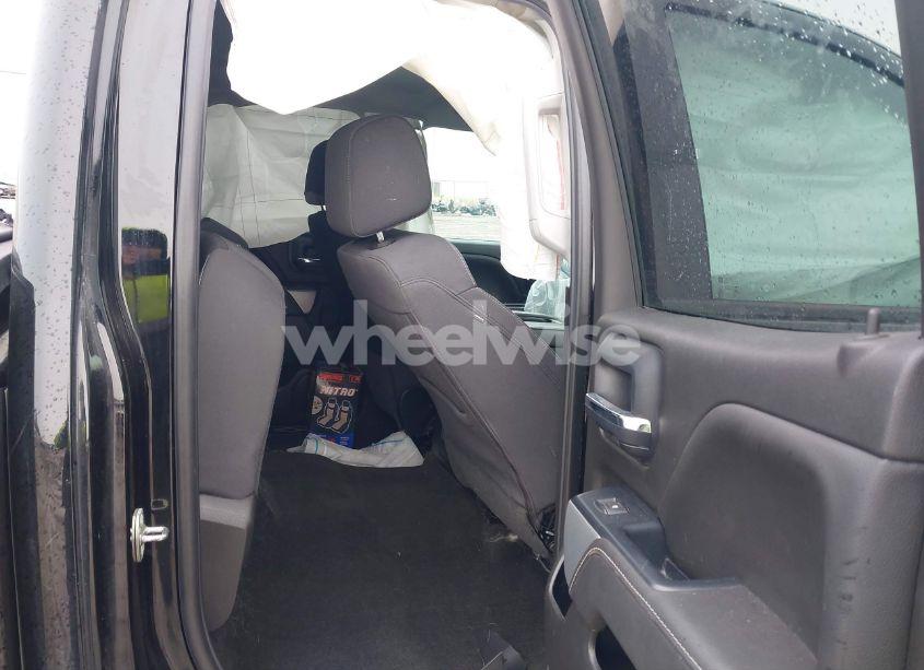 Photo 8 of 2018 Chevrolet Silverado 1500 2LT (VIN 1GCVKREC0JZ323808)