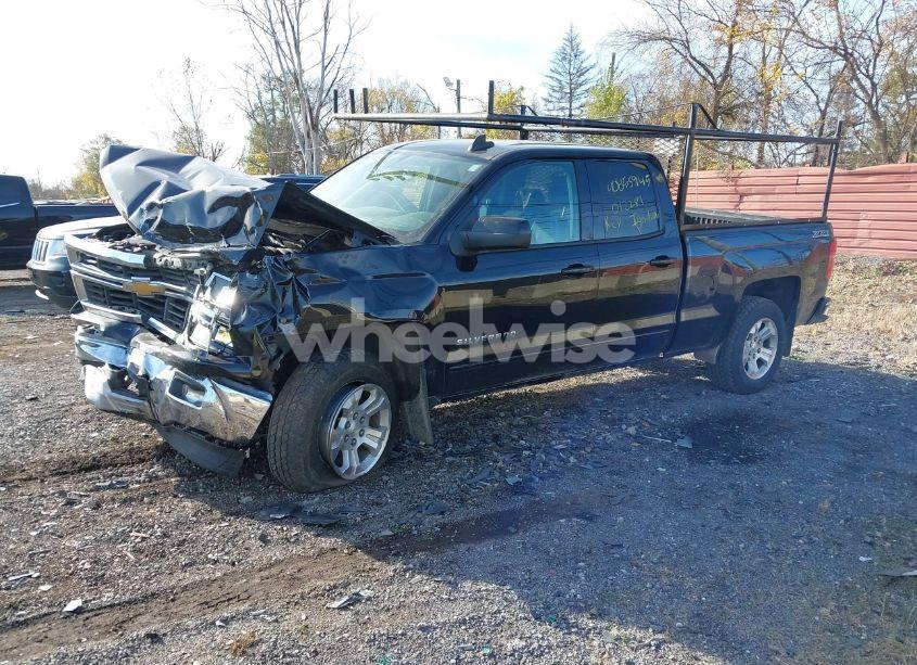 Photo 2 of 2015 Chevrolet Silverado 1500 2LT (VIN 1GCVKREC1FZ209579)
