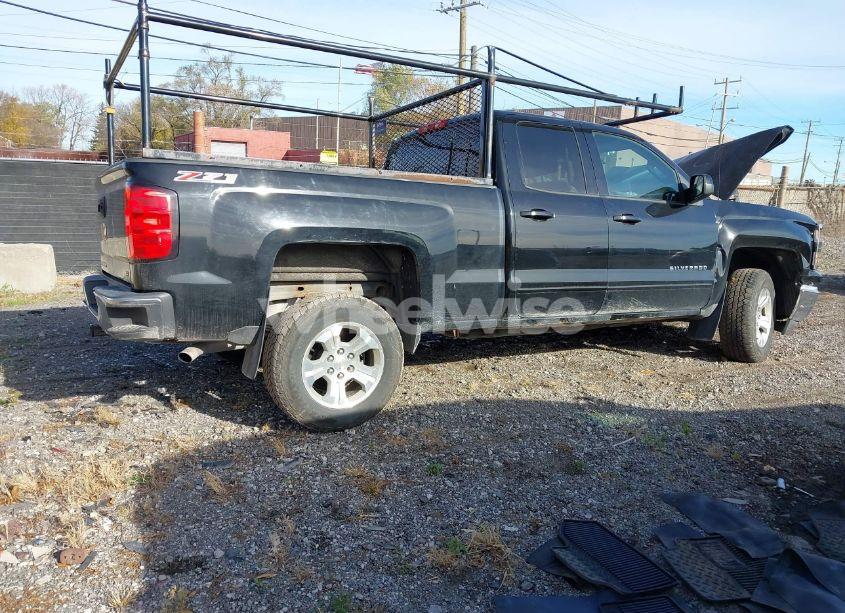 Photo 4 of 2015 Chevrolet Silverado 1500 2LT (VIN 1GCVKREC1FZ209579)