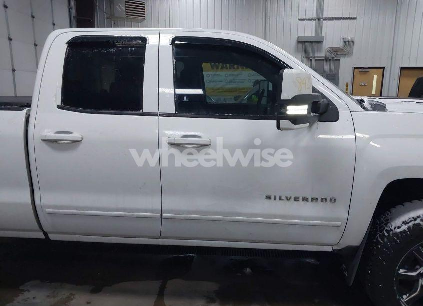 Photo 13 of 2015 Chevrolet Silverado 1500 2LT (VIN 1GCVKREC1FZ225653)