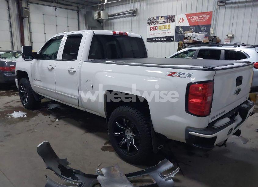 Photo 3 of 2015 Chevrolet Silverado 1500 2LT (VIN 1GCVKREC1FZ225653)